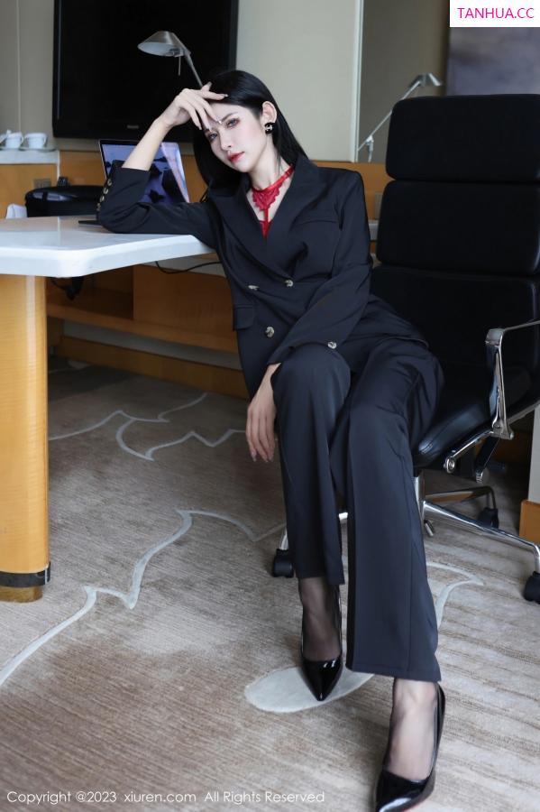 林依娜  [XiuRen]高清写真图 2023.03.13 No.6402 依娜Yina 美腿新人第5张图片